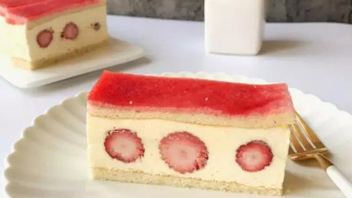 草莓牛奶冰淇淋蛋糕 - 用超声波切割机切割冰淇淋蛋糕效果好吗