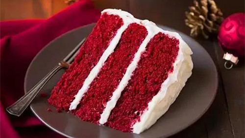 红丝绒蛋糕切块