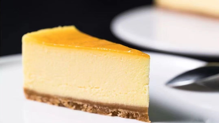 切芝士蛋糕 - 切蛋糕 - 切片机生产推荐 - 驰飞超声波食品刀片