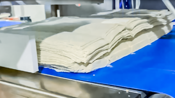 切割生面皮 - 超声波切割生产线 - 驰飞超声波切割