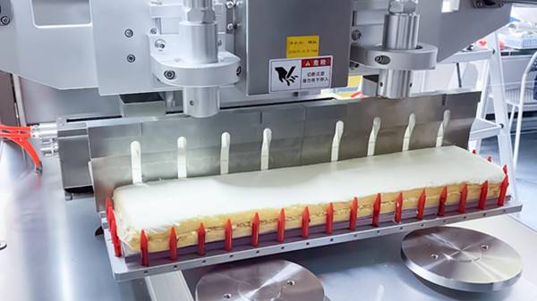 超声波切割软质长方形层状蛋糕 - 蛋糕切片 - 驰飞超声波