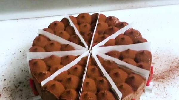 超声切割巧克力千层蛋糕 - 超声波精准切割 - 驰飞超声波