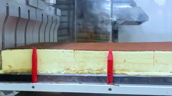 冷巧克力甜品棒切块 - 自动化切割技术 - 超声切割 - 驰飞超声波