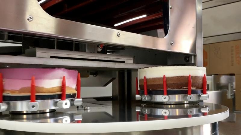 超声波巧克力慕斯切割  不沾刀不掉渣 - 驰飞超声波切割设备